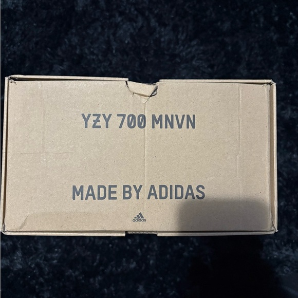 Adidas Yeezy Boost 700 MNVN Laceless Analog